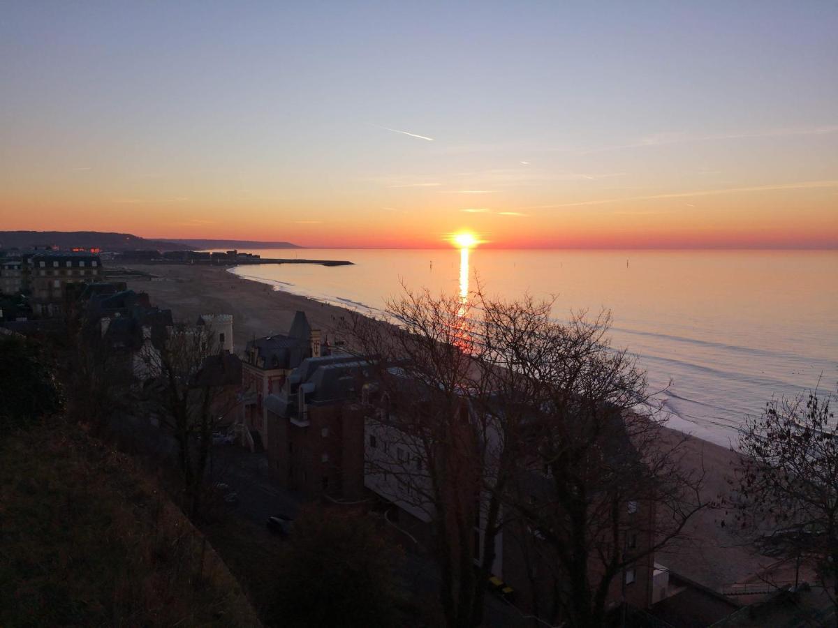 Du Cote De Chez Swann 1 Bed & Breakfast Trouville-sur-Mer Bagian luar foto